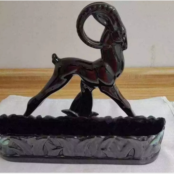Royal haeger Other - Vintage Royal Haeger large gazelle figural planter.